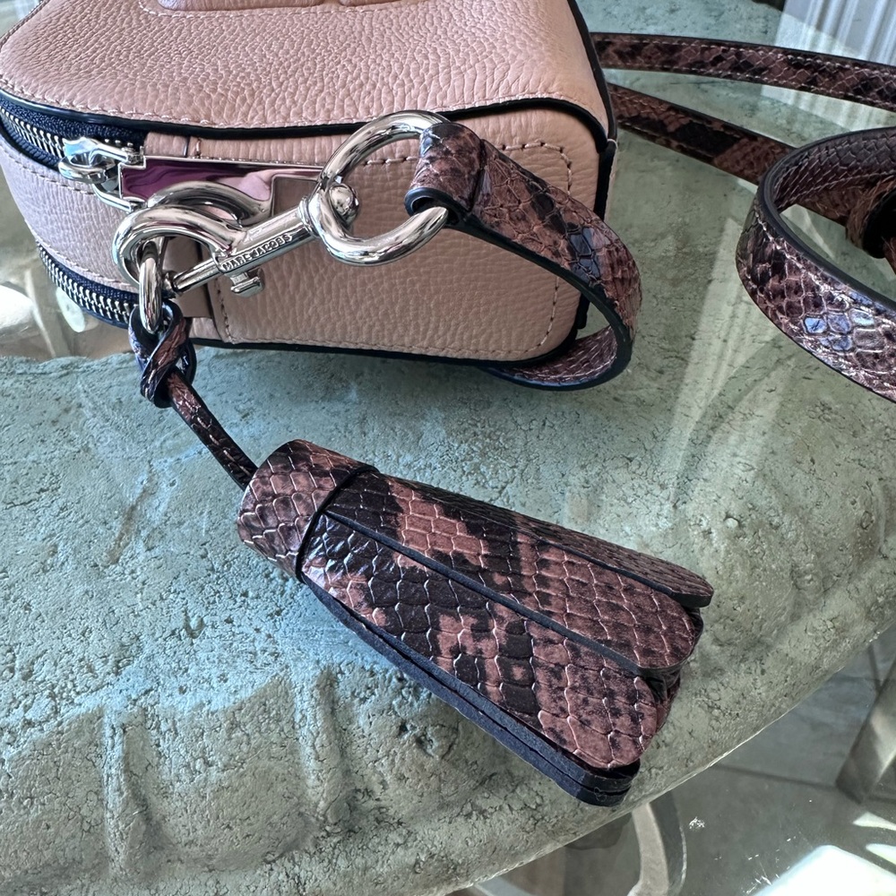 New $325 Marc Jacobs Tan Crossbody Bag with Adjustable Strap - Picture 8 of 16